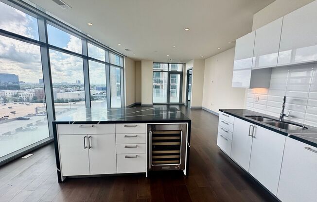 2 beds, 2 baths, 1,455 sqft, $4,000, Unit 1103