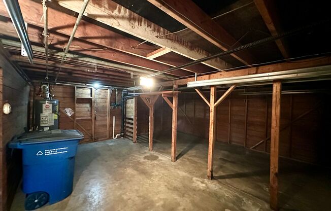 Garage Apartment Walking Distance to SOCO!