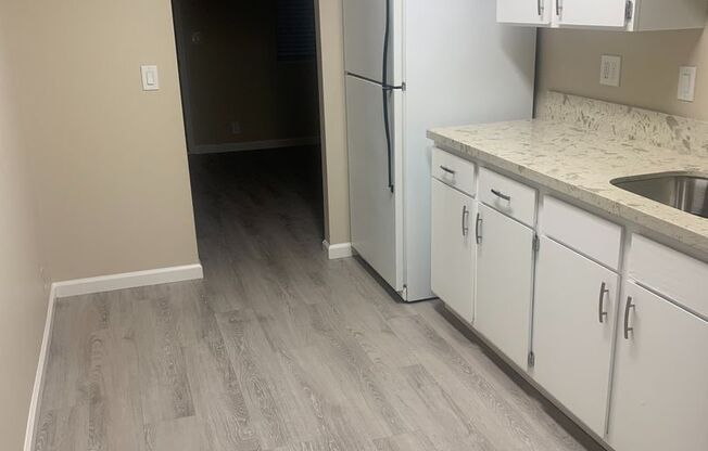 1 bed, 1 bath, $1,800, Unit B