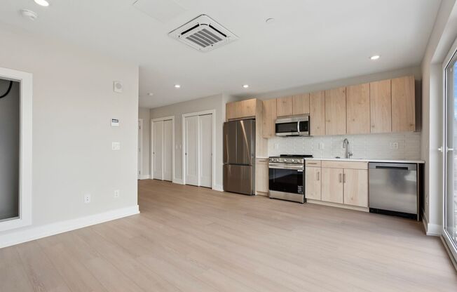 Studio, 1 bath, 360 sqft, $1,515, Unit Unit 614