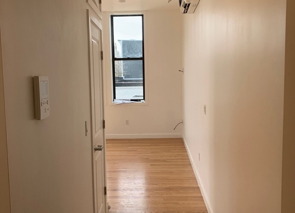 2 beds, 1 bath, $2,250, Unit 601