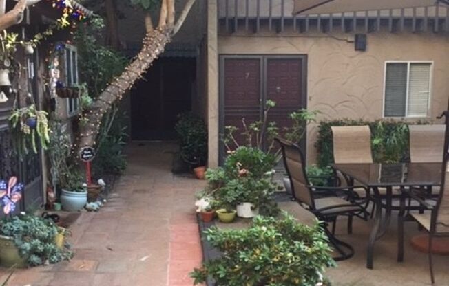 Pacific Beach -CONDO 2BR/1.5BA two story unit w/parking+coin laundry