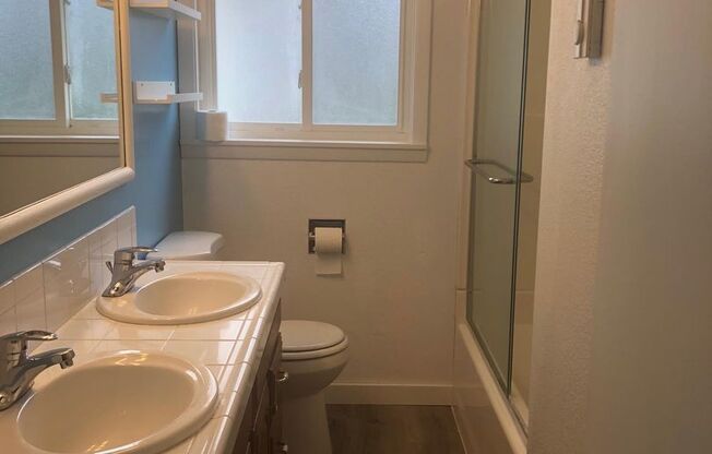 2 beds, 1 bath, 726 sqft, $1,600