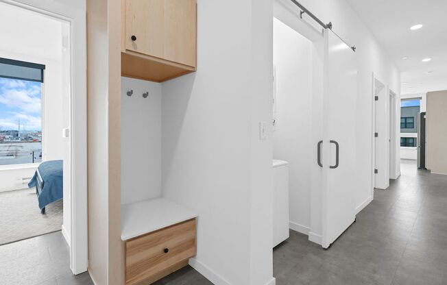 2 beds, 1 bath, 881 sqft, $1,900, Unit 220