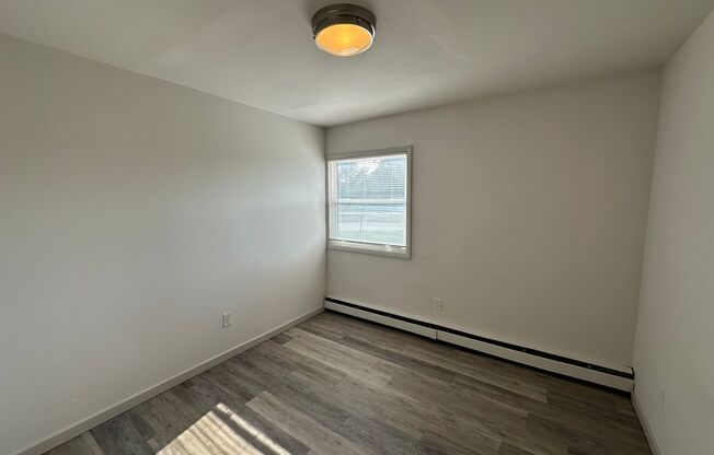 2 beds, 1 bath, $1,395, Unit 102