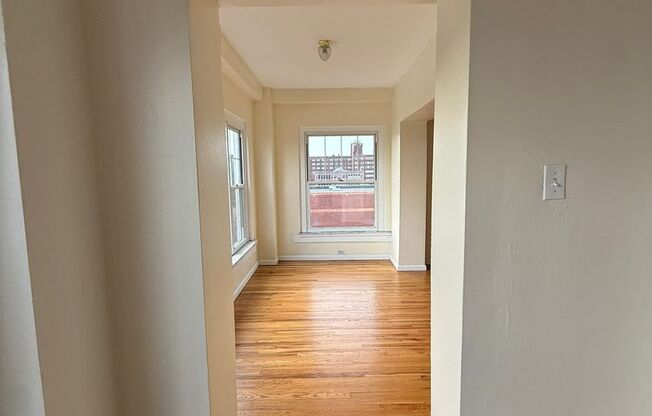 2 beds, 2 baths, 1,772 sqft, $2,200, Unit Old King Edward 61