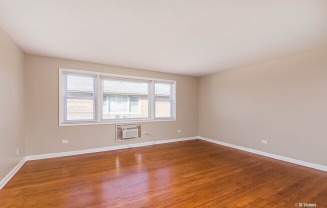 2 beds, 1 bath, $1,400, Unit 2806-3M