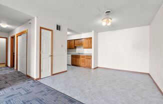 4 beds, 2 baths, $1,600, Unit 4E