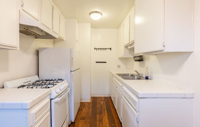 1 bed, 1 bath, 850 sqft, $2,100, Unit Apt 114