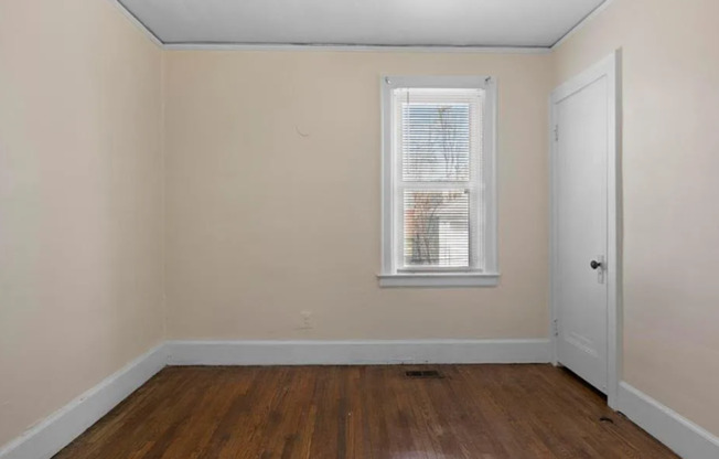 2 beds, 1 bath, $1,000, Unit # LOWER