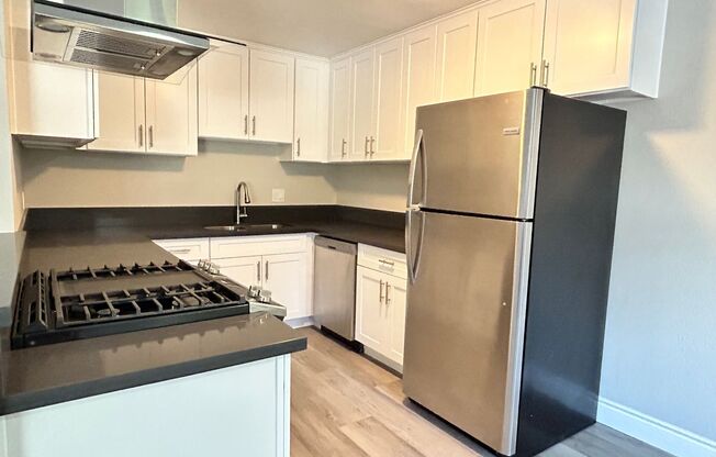 Studio, 1 bath, 650 sqft, $1,970, Unit 42