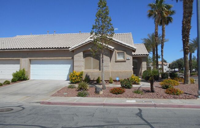 Stunning 3 bedroom Home Located in Desirable Henderson Area!