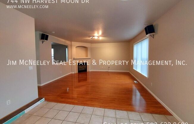 744 NW HARVEST MOON DR