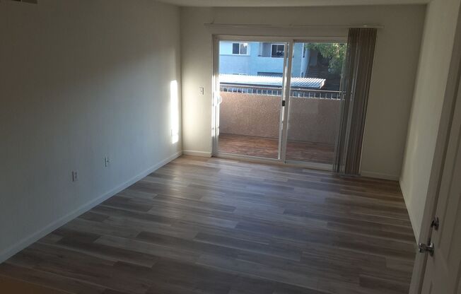 3 beds, 2 baths, 1,076 sqft, $2,200, Unit 2004