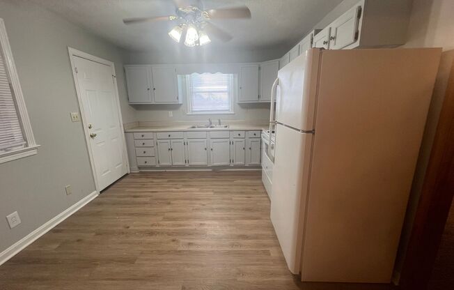 3 beds, 1 bath, $1,100