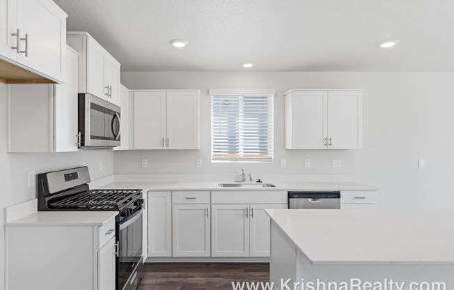 Beautiful 3 BD* 2.5 BA* **NEW** CONSTRUCTION* 2026 Built* Single Family Home Located In East Park Village Community!