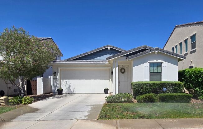 4-bedroom + Den, 3-bath home in The Preserve at San Tan