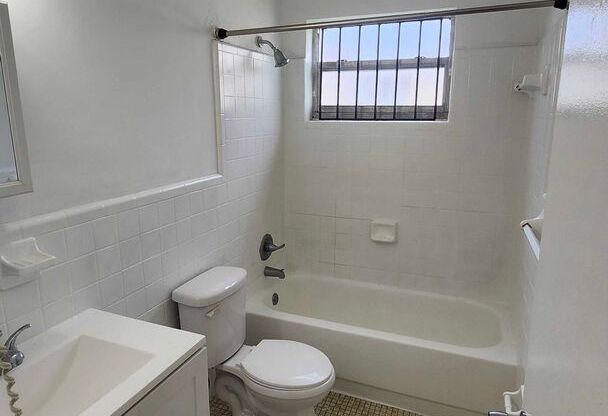 15811-15813 NW 38th Place