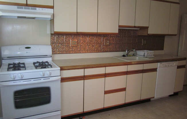 Charming 2 Bedroom/2 Bathroom in Catonsville Neighborhood, MD!