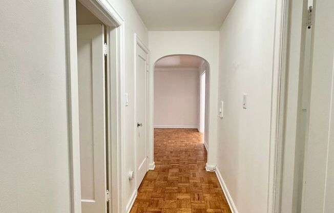 Lower Queen Anne Historic One Bedroom