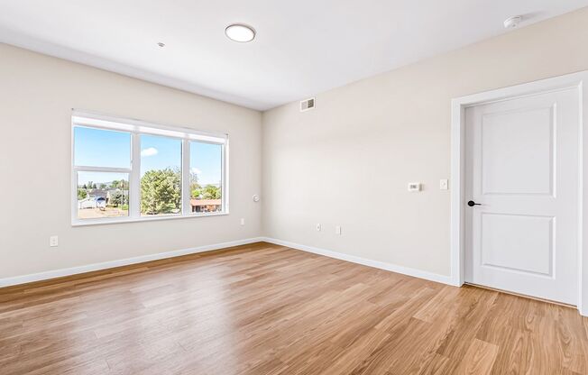 3 beds, 2 baths, 1,275 sqft, $1,999, Unit 1-206
