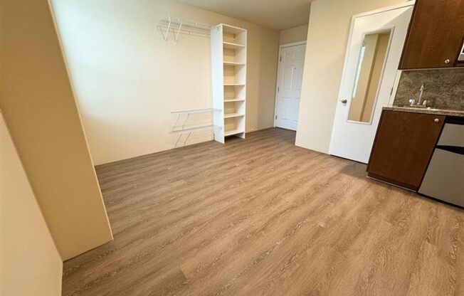 Studio, 1 bath, 160 sqft, $1,355, Unit 363