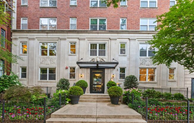 Move In Special! Logan Circle/ Dupont! Available Now! High End // 2 Bedroom / 2 Bathroom Condo