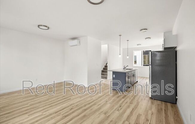 1438 E 31 ST