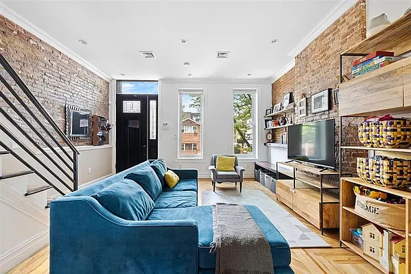 1118 GREENE AVE