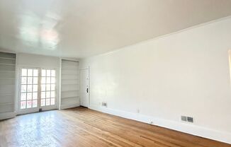 3 Bed in the heart of Blackstone District! Available Now!