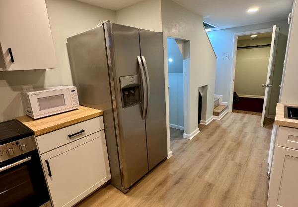1217 W 37 ST
