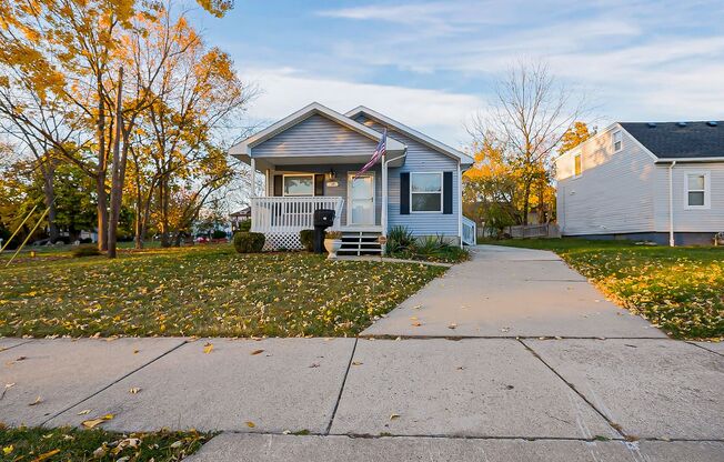 WELCOME HOME TO THIS 3 BEDROOM RANCH JUST STEPS FROM DOWNTOWN PONTIAC!