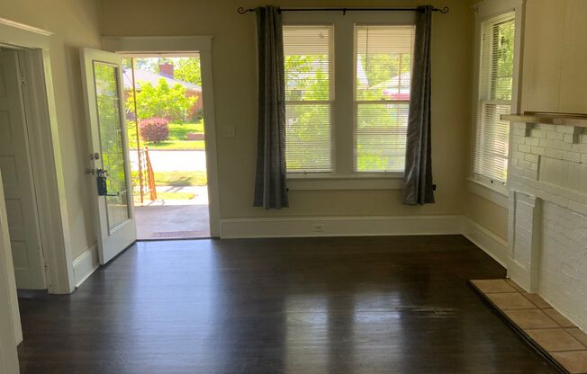 2 beds, 1 bath, $1,300