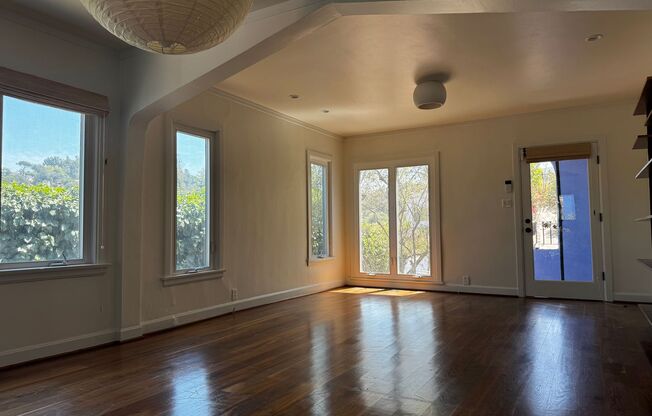 Gorgeous Silverlake 3+2+Detached Office with Bathroom