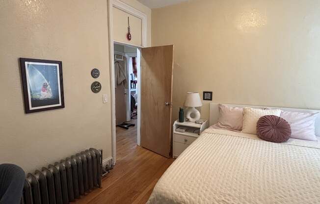 3 beds, 1 bath, $4,500, Unit 2