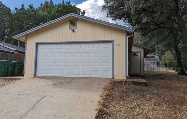 Nice House in Shasta Lake!!