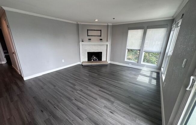 Bright and Spacious 2 bedroom Condo with W/D!
