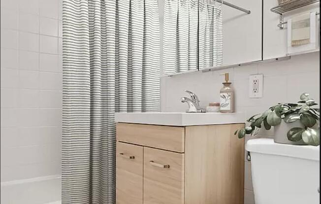 3 beds, 1.5 baths, 953 sqft, $7,220, Unit 10F