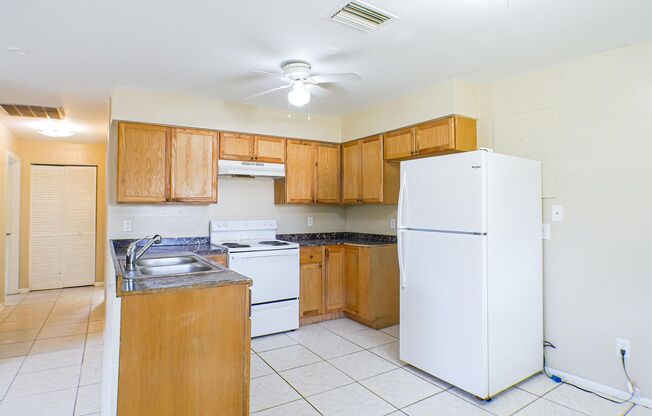 2 beds, 1 bath, 900 sqft, $1,250, Unit 3219 Broadway #4