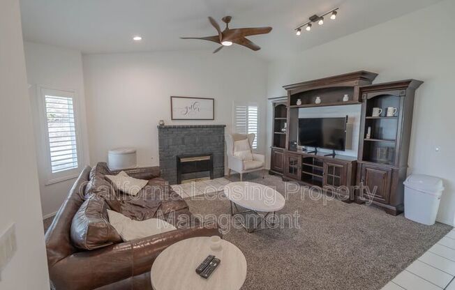 27412 GARZA DR