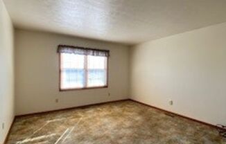 2 beds, 1 bath, $895, Unit APT. 3