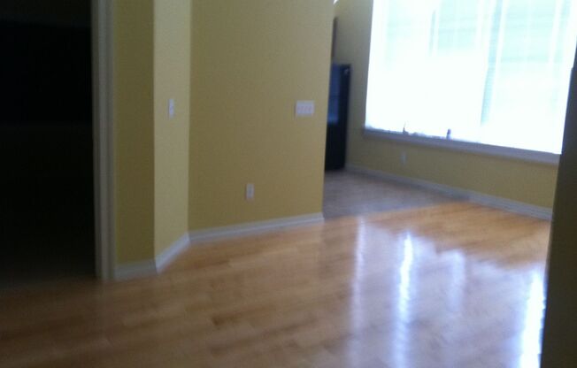 2 beds, 1 bath, 890 sqft, $1,350, Unit Apt 202
