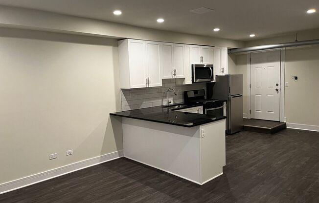 Studio, 1 bath, 550 sqft, $1,500, Unit GR 716-BS