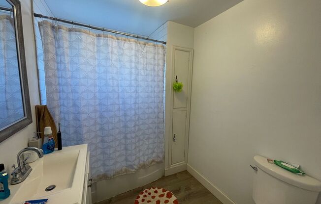 2 beds, 1 bath, $2,300, Unit #A