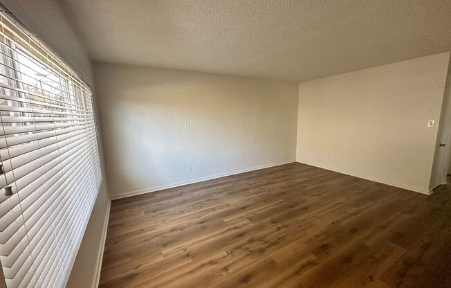 Apartment / 2 Bedrooms / 1 Bath / Anaheim