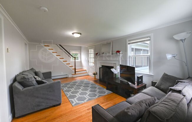 Charming single family home with 3 bedrooms!