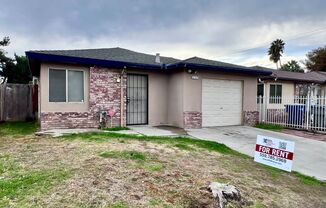 $1,995 Ashlan & Cornelia, 3 Bedroom House - N. Cornelia Ave, Fresno