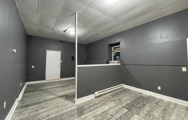 Studio, 1 bath, $950, Unit 1B (Rear)