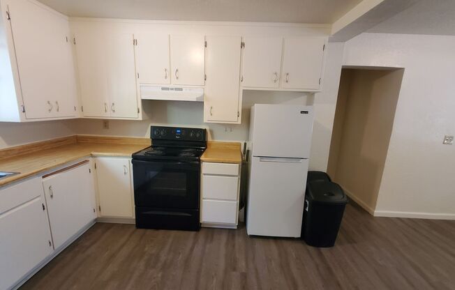 2 Bedroom 1 Bath Duplex In Sierra Village With Trash & Water Included!!!