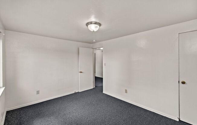 2 beds, 1 bath, $949, Unit 10615 Lindberg Ave. C5 - Apt. 5